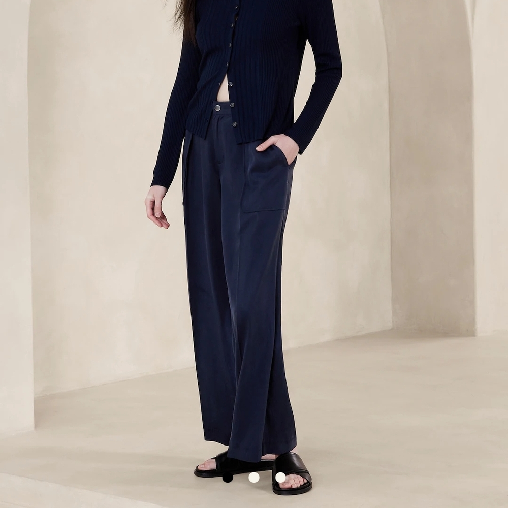 NWT Banana Republic Factory Tencel Wide Leg Pant Size Medium Color Navy